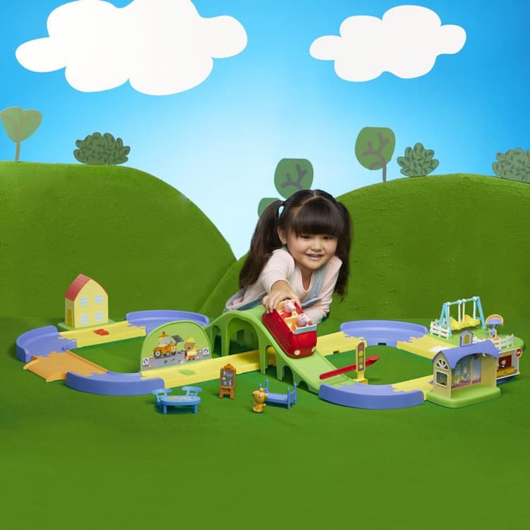 Peppa Pig All Around Peppa’s Town Set with Adjustable Track; Includes Vehicle and 1 Figure; 35+ Sounds; Ages 3 and Up